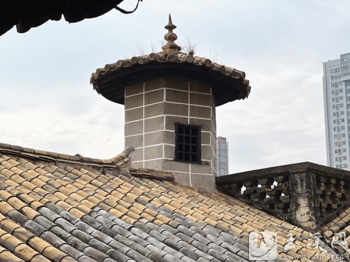 赵佩青旧居顶层建有风水亭（碉楼），这在清代至民国时期的玉溪老城民居中只有这一处。