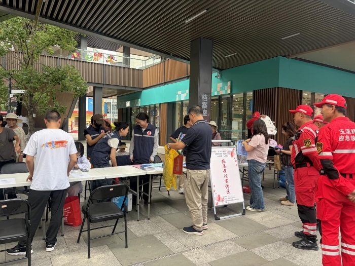 公益同心惠民生 慈善微光护老小——东风社区开展“中华慈善日”主题宣传活动3