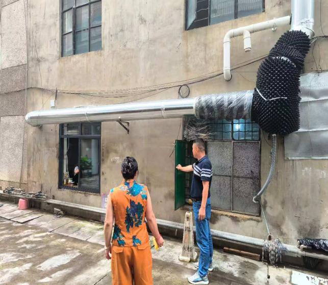 党建聚力化纠纷 为民解忧暖人心——右所社区妥善处置餐饮油烟噪音扰民问题获群众赠旗致谢2